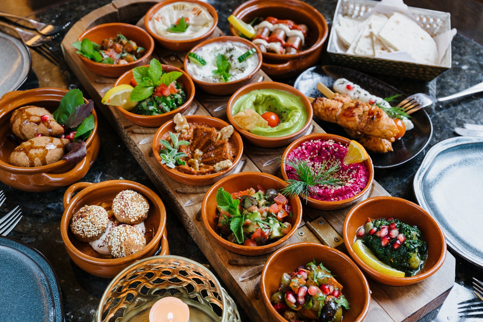 Vielfältige Speisenauswahl des Mazza Caterings